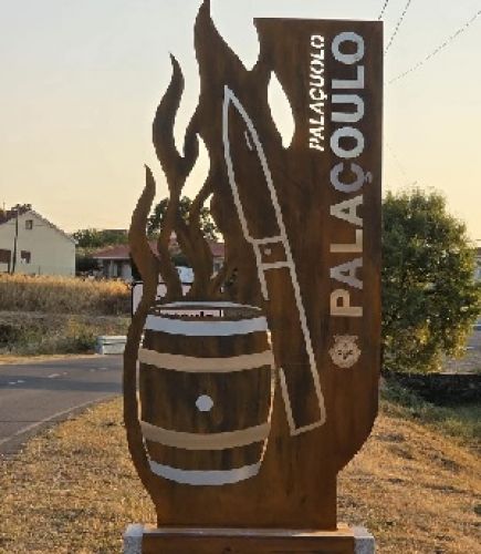 Placas de sinalização alusivas a Palaçoulo